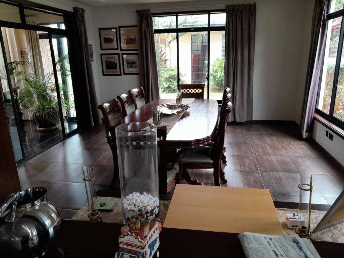 Florances Rest House 奈洛比 外观 照片